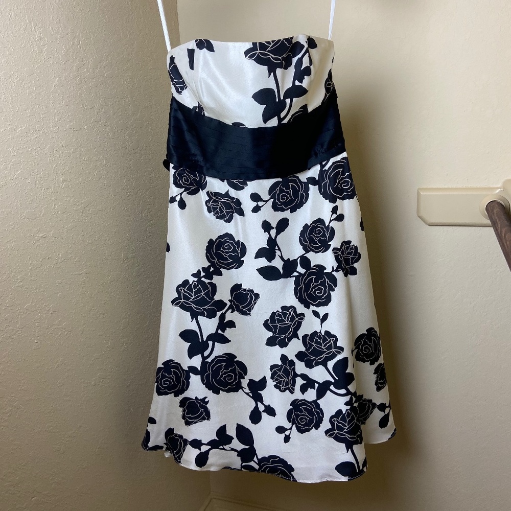 White House Black Market Floral Strapless Dress
